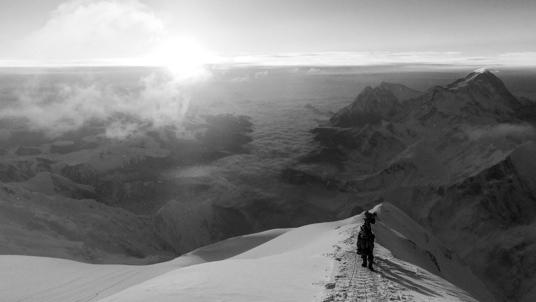 Documentário "Expedition Lhotse - Everest sem oxigênio" relançado em memória do recordista chileno Juan Pablo Mohr