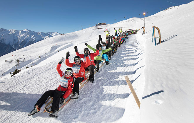 Longest chain of sleds | Guinness World Records